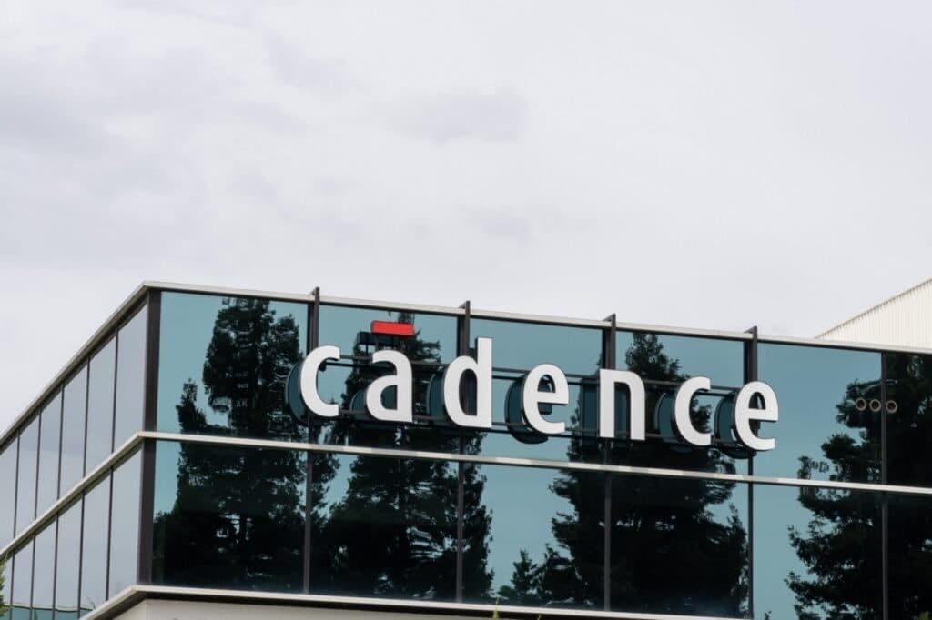 Cadence 的名称以大字显示在公司办公楼玻璃立面上