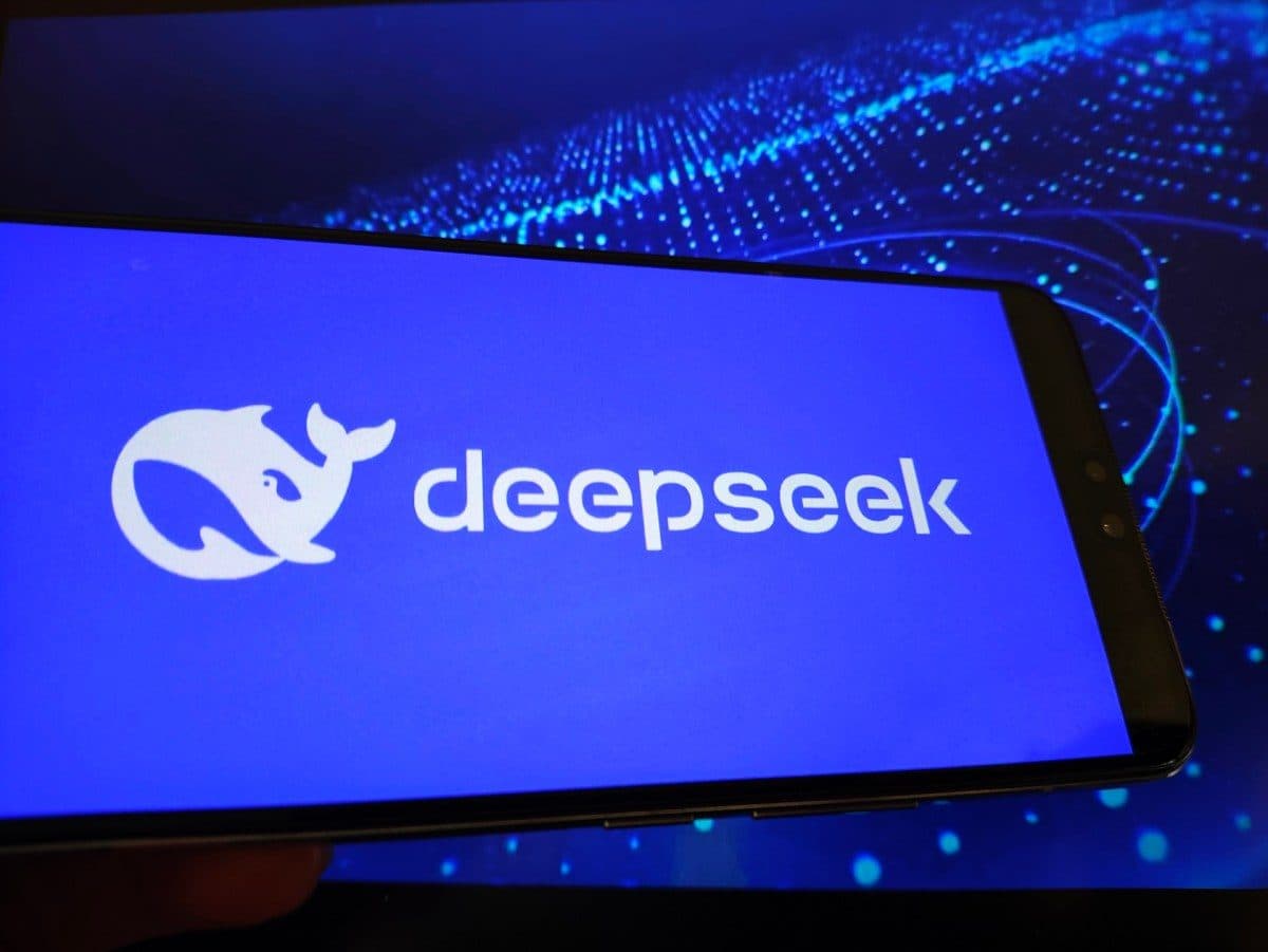 DeepSeek está em negociações para captar cerca de US$ 1,5 bilhão a US$ 71 bilhões, com IPO no horizonte