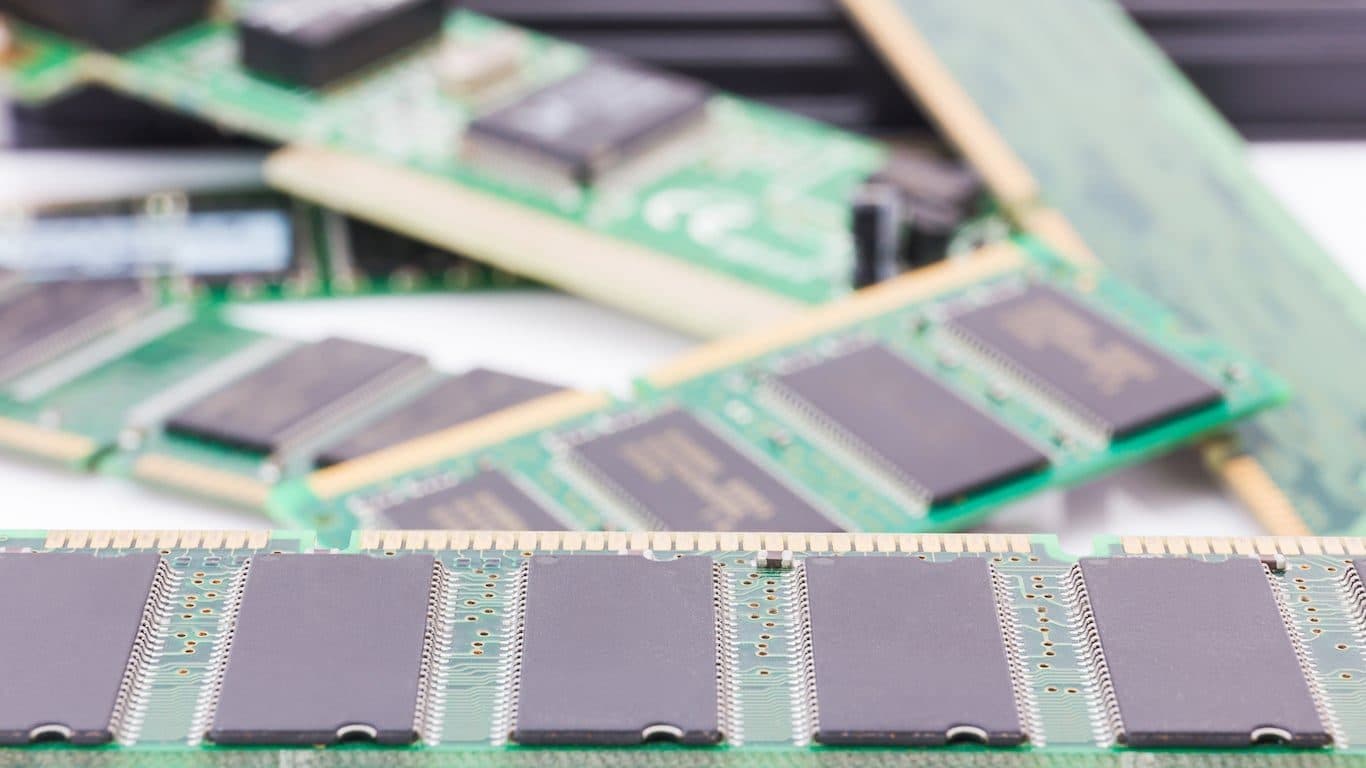 Ações de chips de memória vendem forte enquanto a SK Hynix cai ~15% com perspectiva fraca para HBM