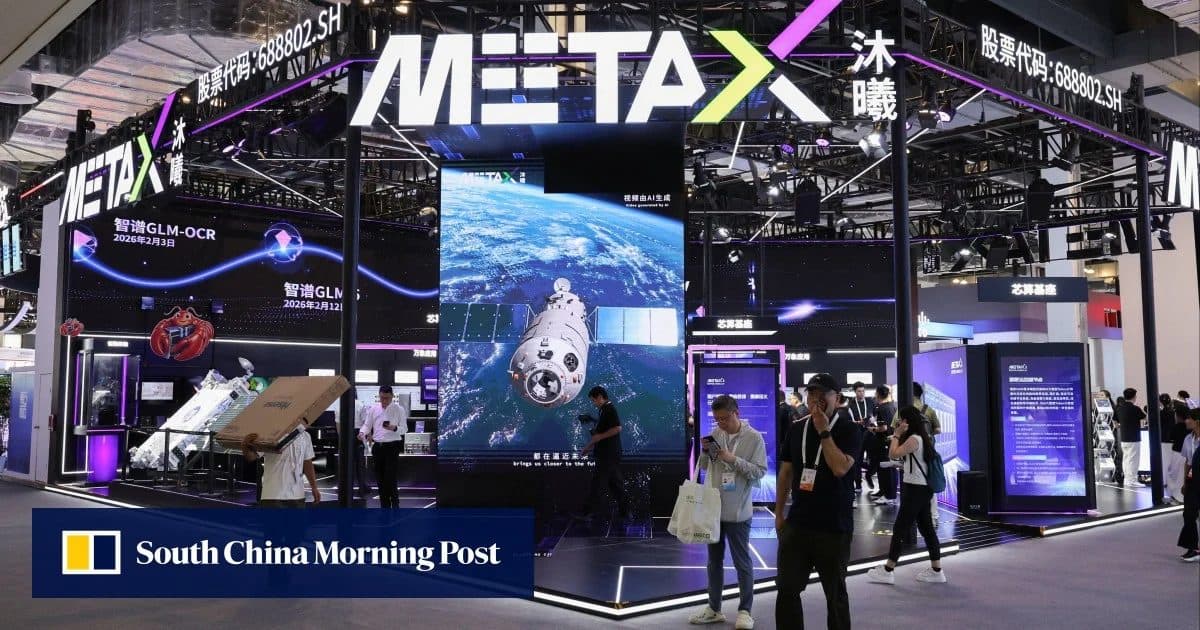 Lo stand espositivo di MetaX con grandi schermi in una fiera tecnologica in Cina