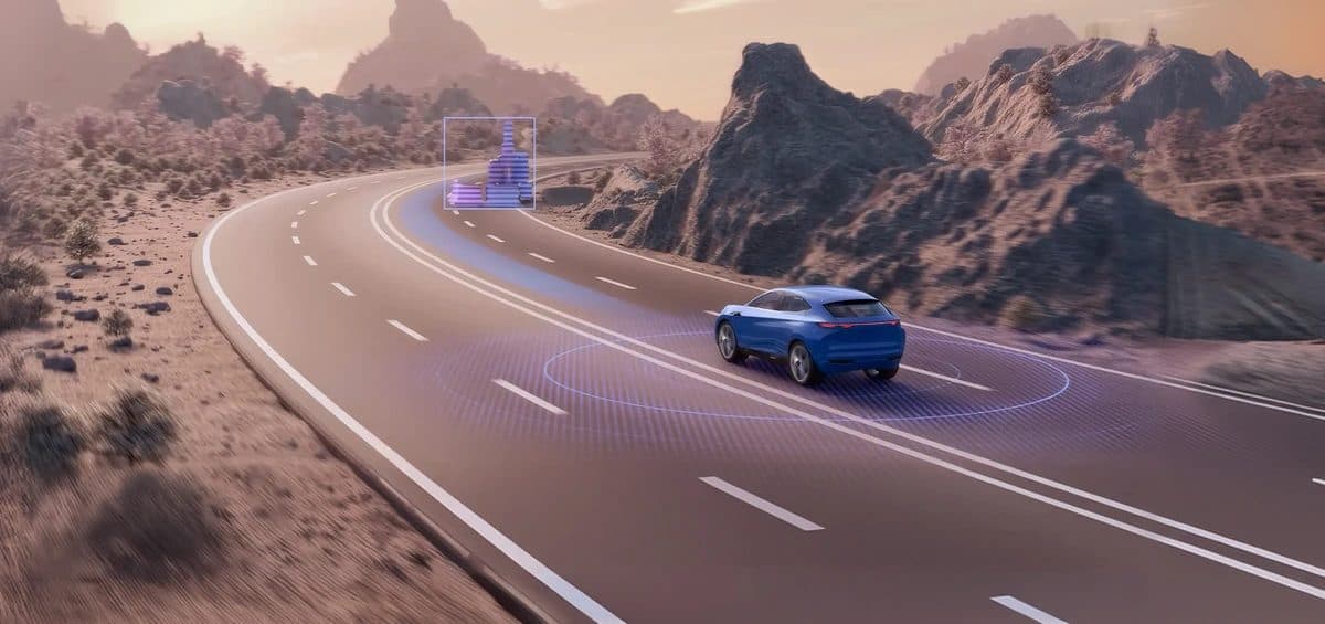 Mobileye 驾驶辅助系统沿高速公路跟踪汽车的示意图