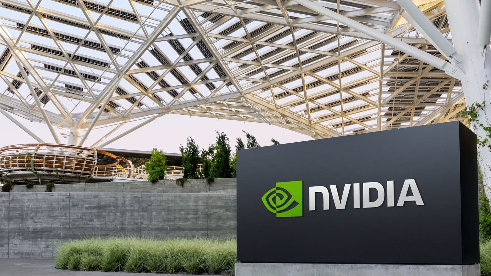 L’insegna di Nvidia fuori dal campus della sede centrale.