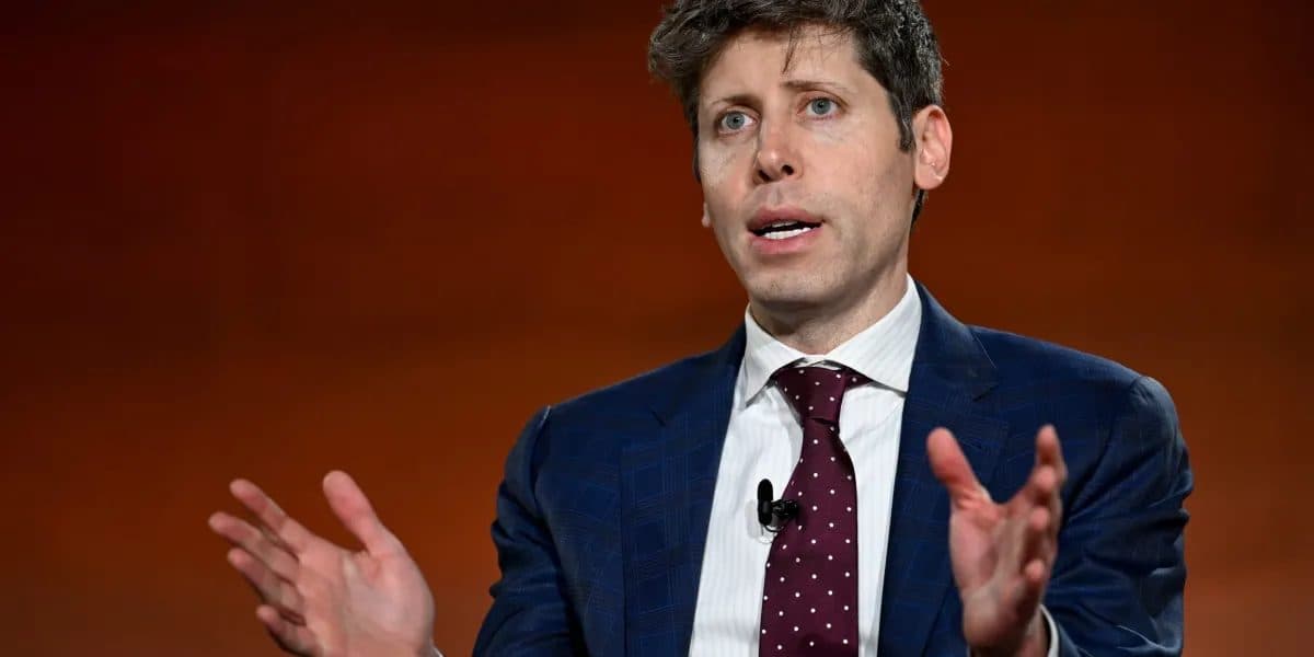 El CEO de OpenAI, Sam Altman, hablando en un evento