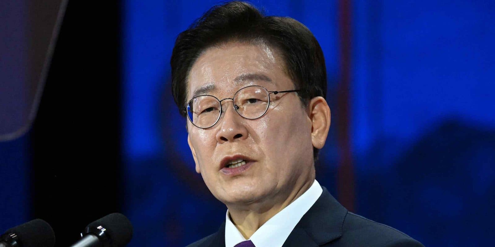 Le président sud-coréen Lee Jae-myung s’exprimant au micro
